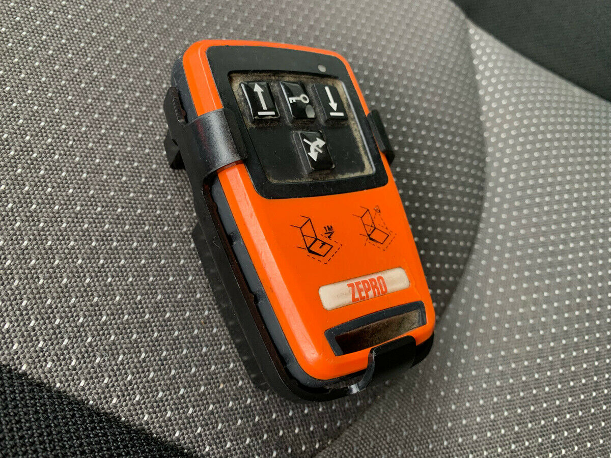 Iveco 35S17 LA/P Box/lift