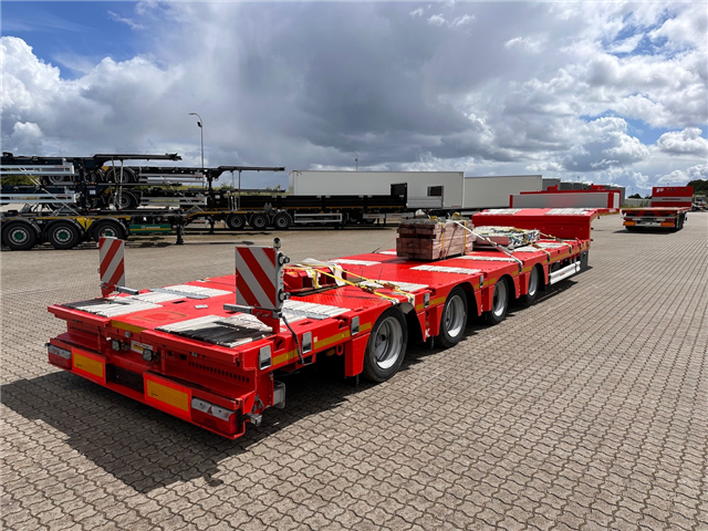 Kässbohrer SLA J4, udtrækkelig Maskintrailer