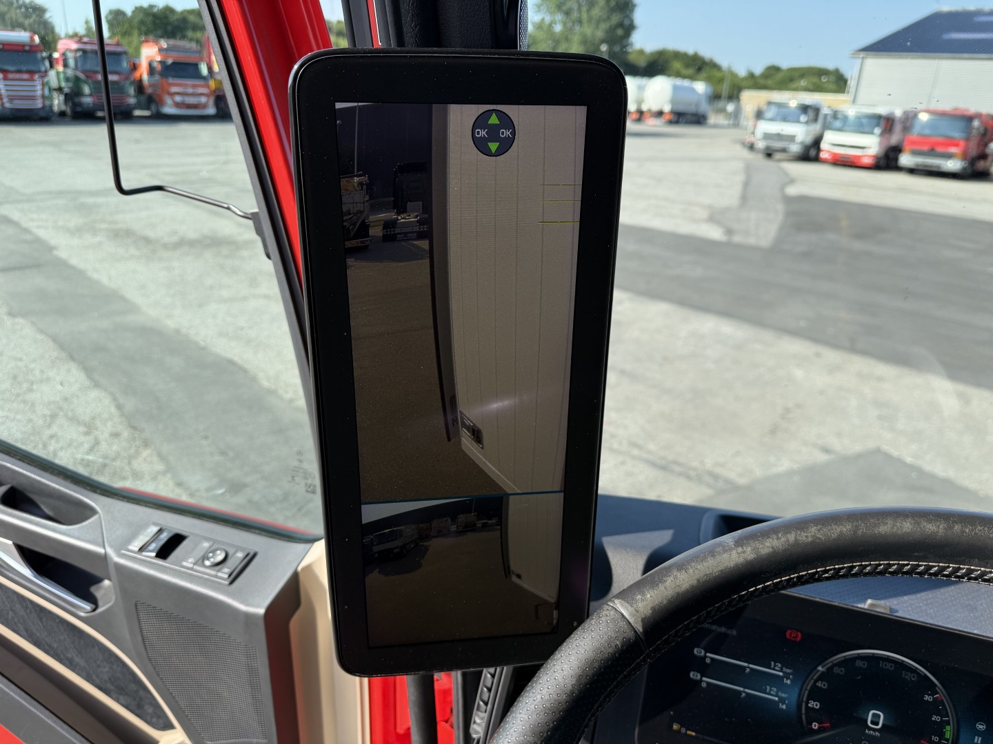 Mercedes Actros 1832 4x2 Fuld sideåbning 8,0 m. Alukasse