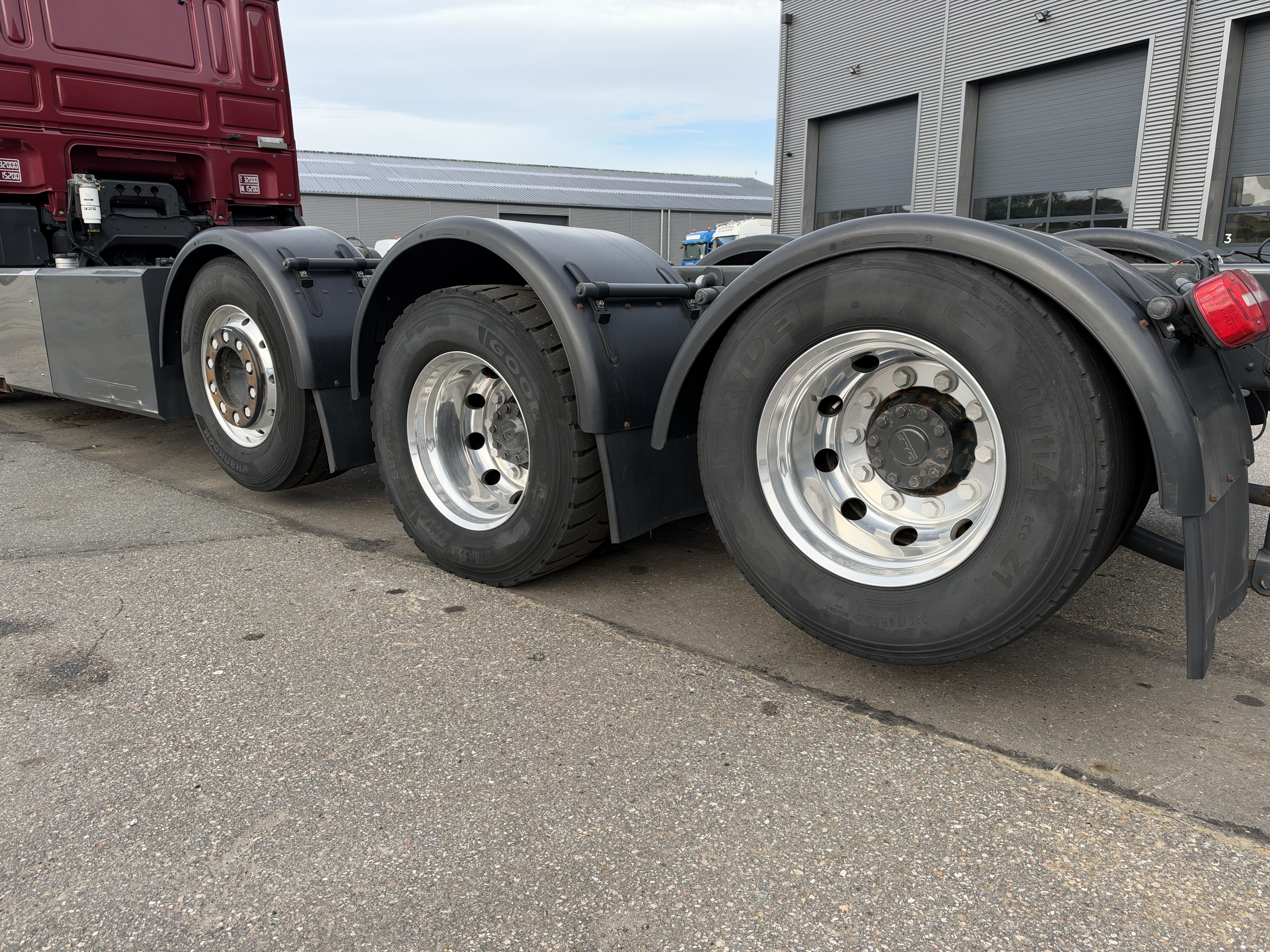 DAF XF530 8x2/4 Super Space Cab chassis