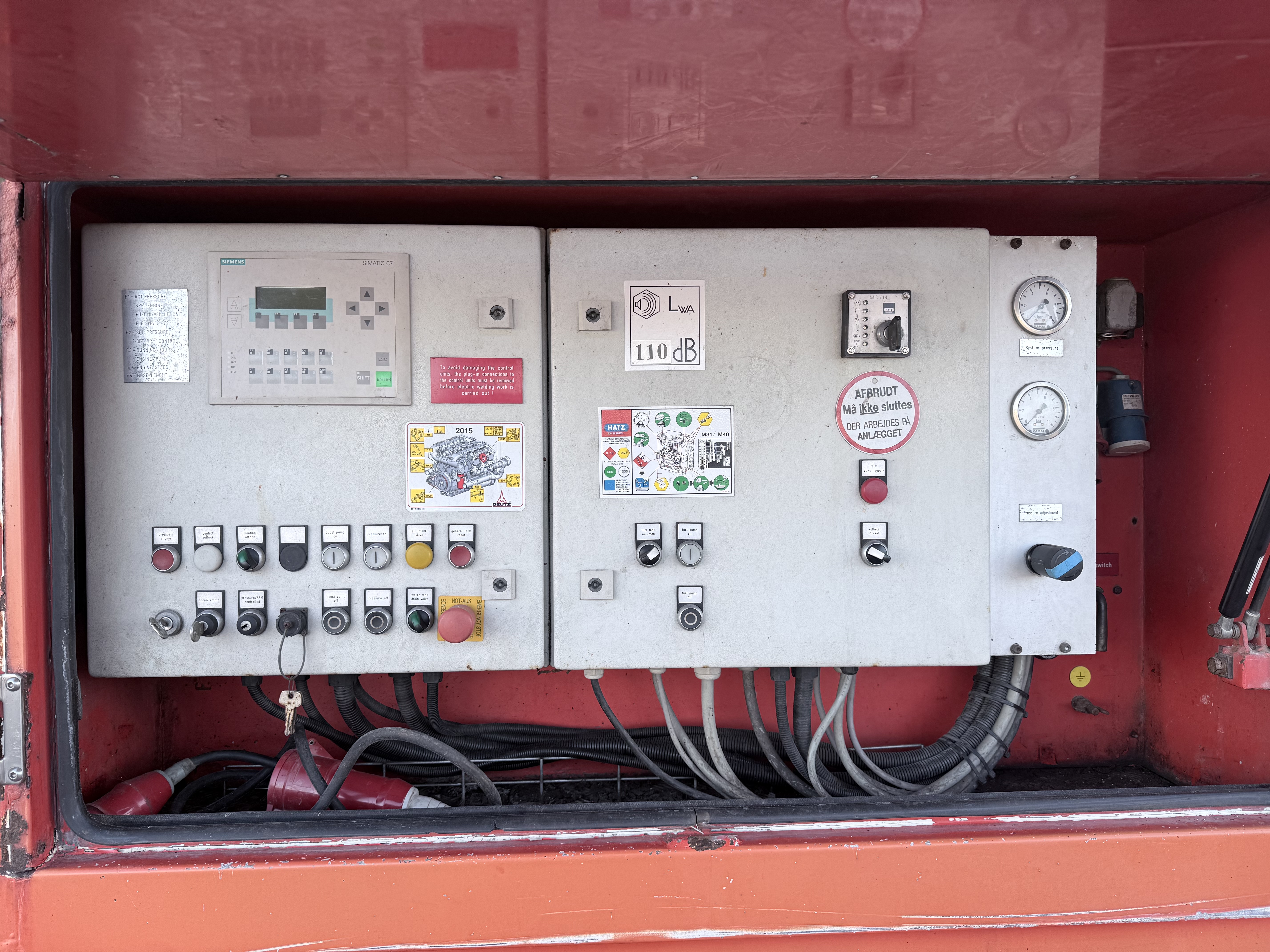 Krone 3 akslet Boxtrailer 1000 bar højtryksanlæg med Kamat pumpe 186 L/min. Deutz V8.