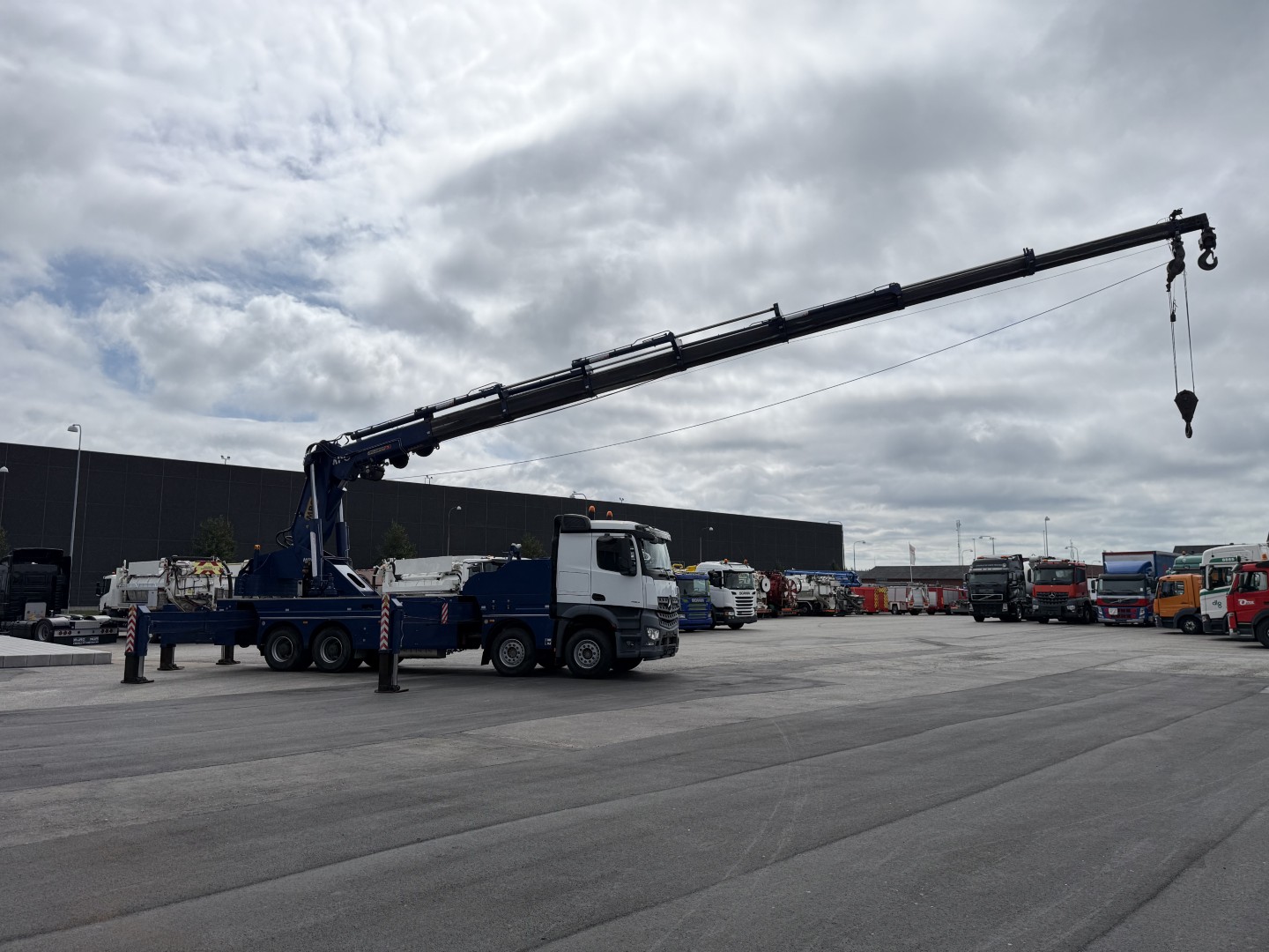 Mercedes Arocs 4153 8x4 MPG 220 TM7 Kranbil