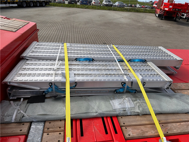 Kässbohrer SLA J4, Udtrækkelig Maskintrailer