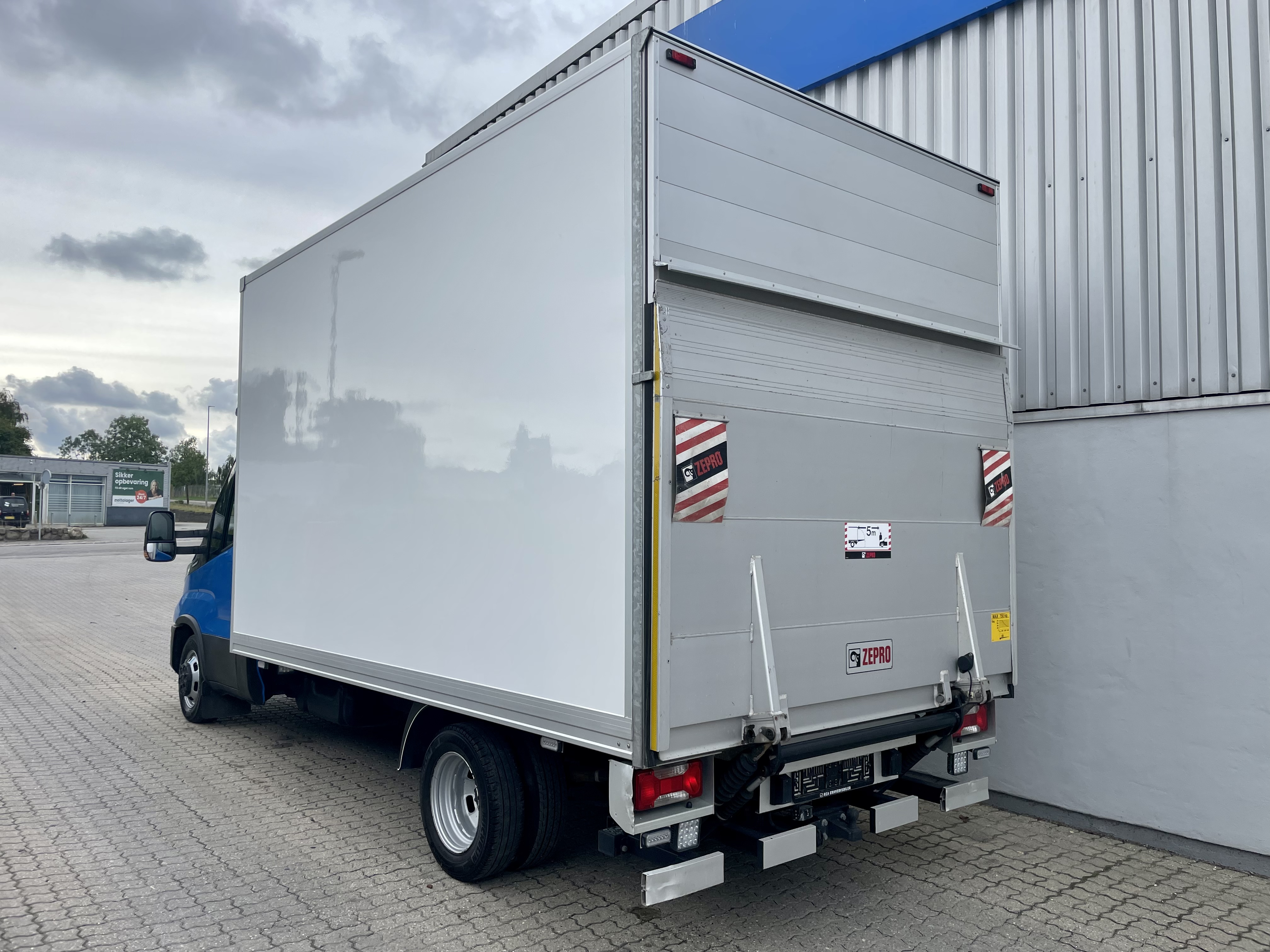 Iveco 35C18HA8 Box/lift