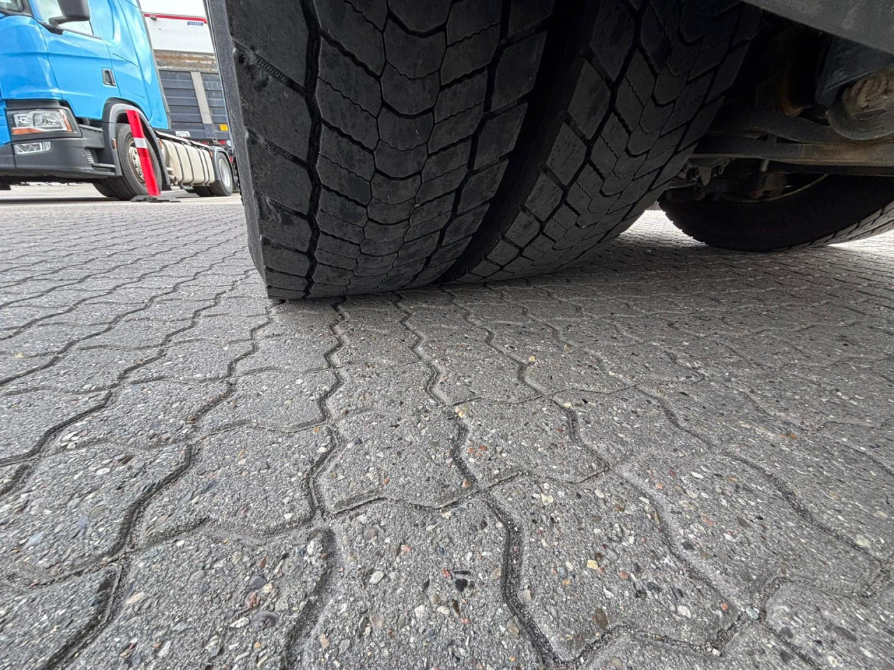 Scania P 320 B6x2*4NB Carrier Iceland Twincool Cherau pie