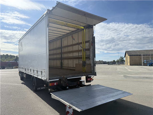 DAF LF45/220 4x2 Fragtlad & lift Euro 6