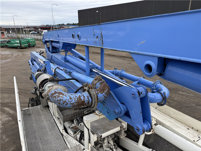 Scania P370 6x4 Liebherr THP140H 24 M4 XH