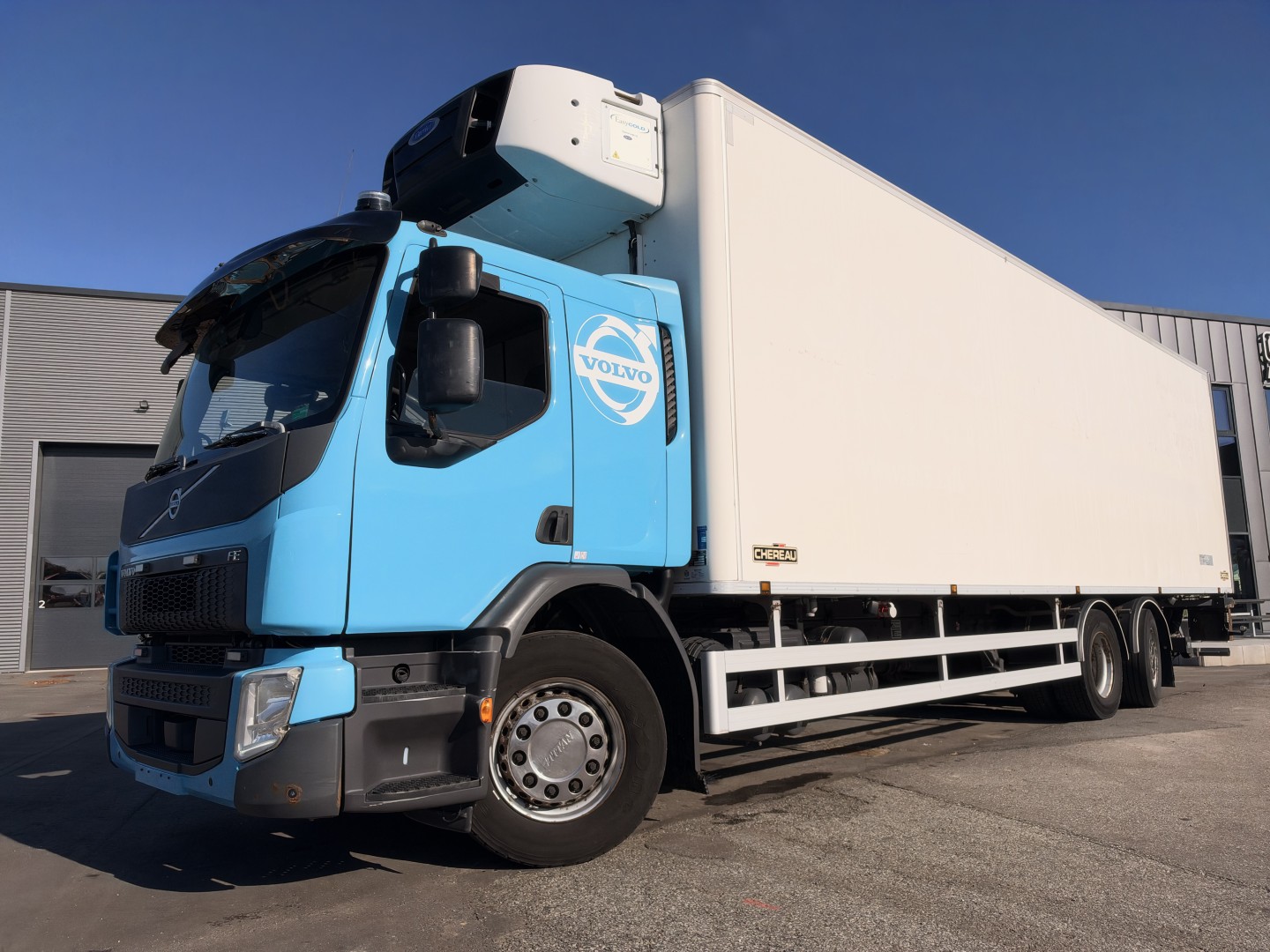 Volvo FE320 6x2*4 Chereau Carrier Supra 1250 Nordic