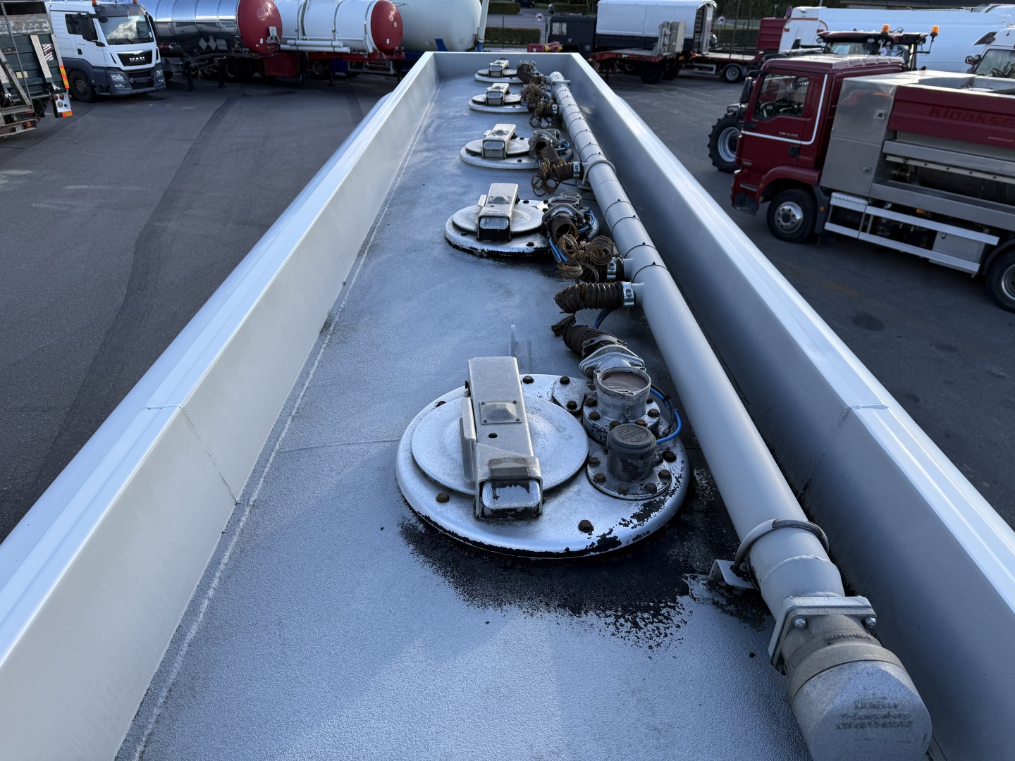 HMK Bilcon 27.000 l. ADR 5 Rum