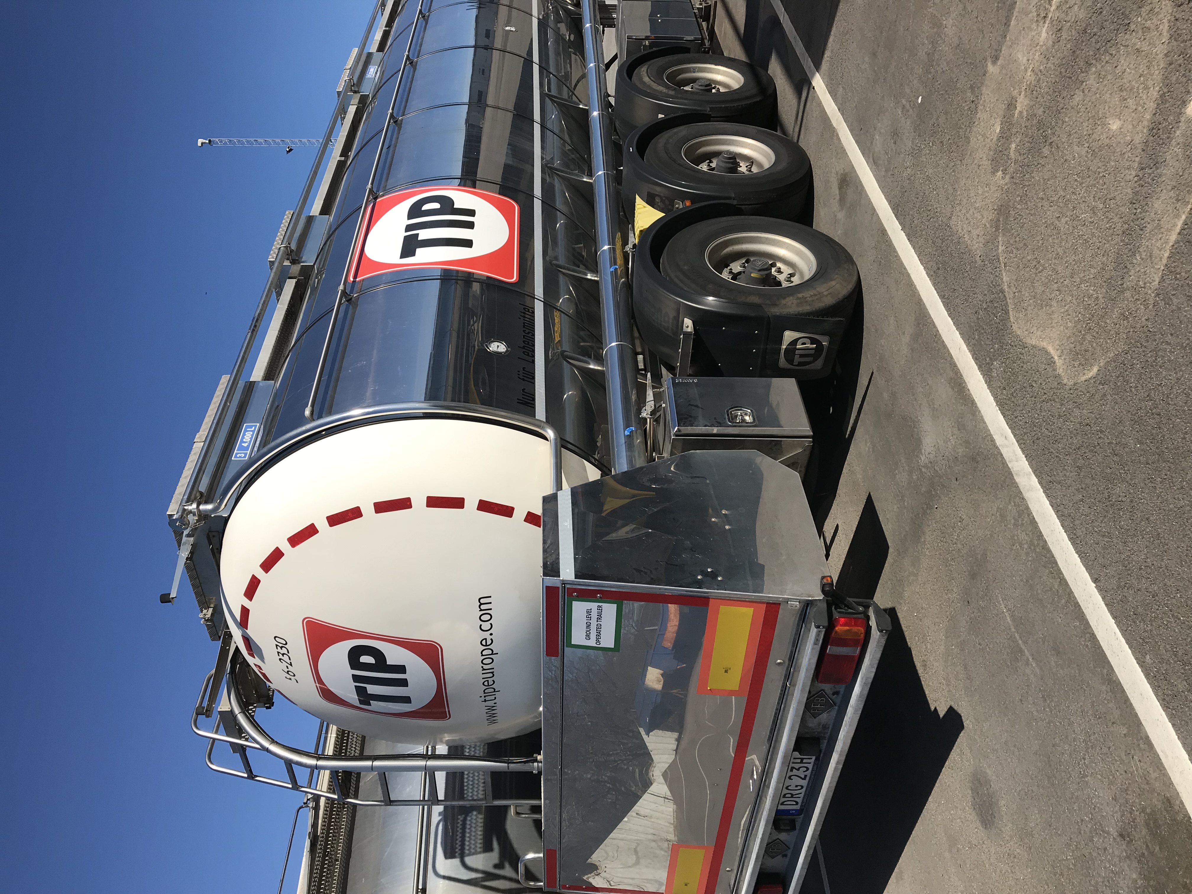 Feldbinder Liquid Food tank semitrailer 34000 L.