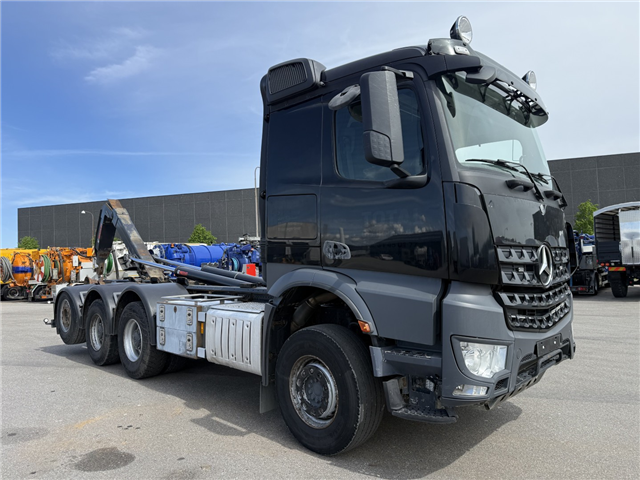 Mercedes Arocs 3251 8x4*4 Multilift kroghejs