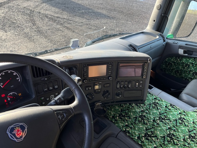 Scania P450 8X2*6 Knæklad + Kran HMF1820 – Machinetransporter