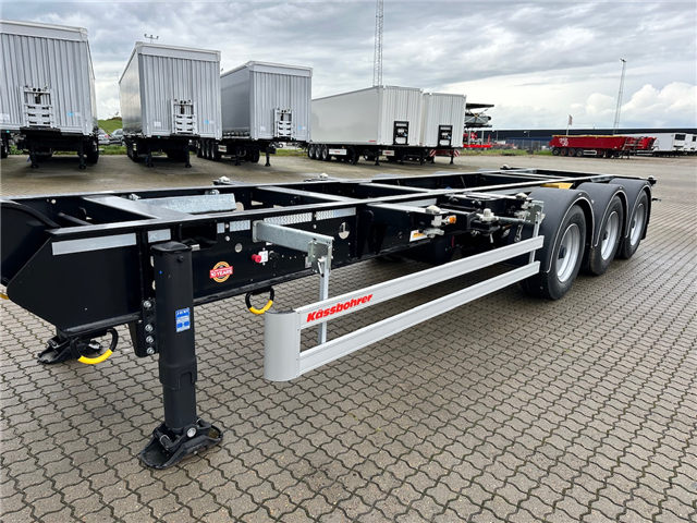 Kässbohrer Containerchassis m. udtræk bag