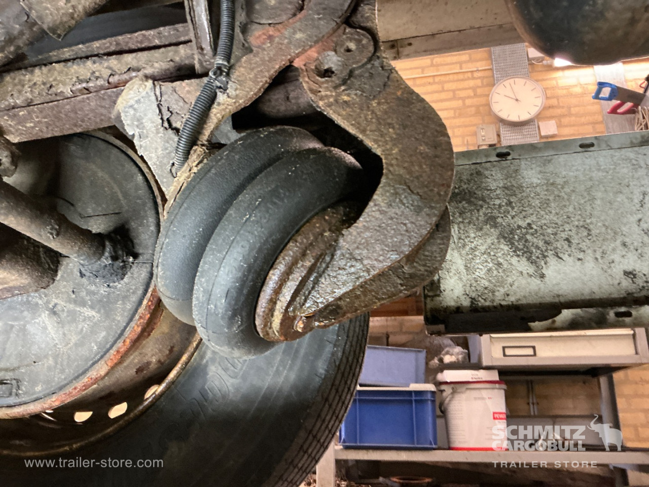 Krone Auflieger Trockenfrachtkoffer Lift